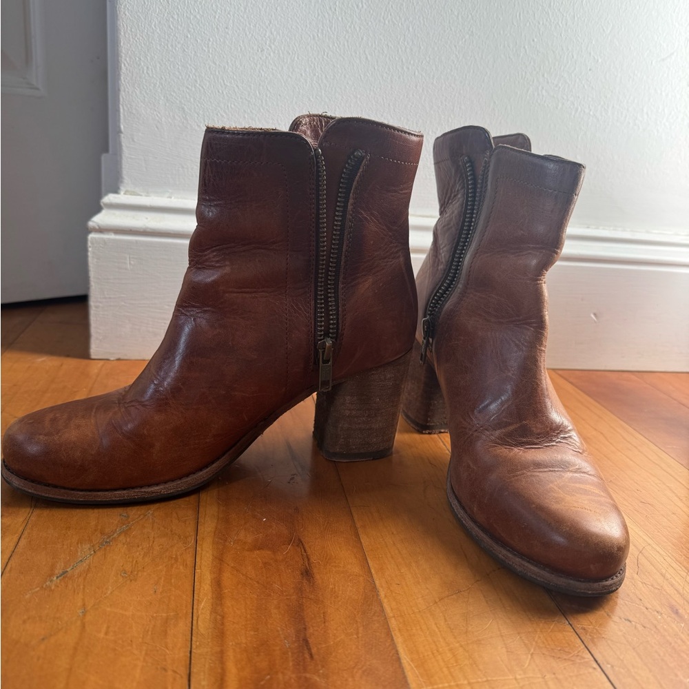 Frye Chestnut Leather Heeled Boots